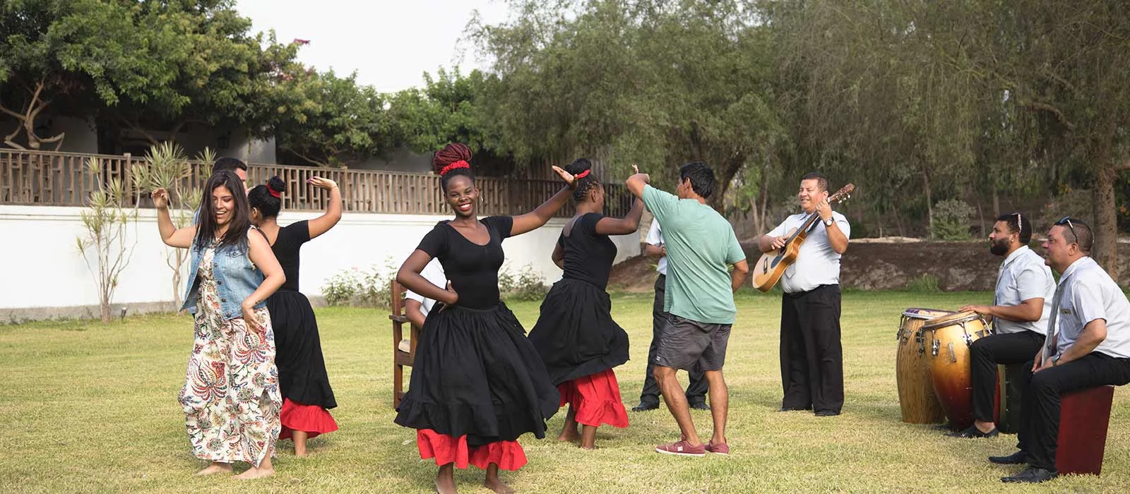 ¡Promociona tu negocio en Y Tú Qué Planes!